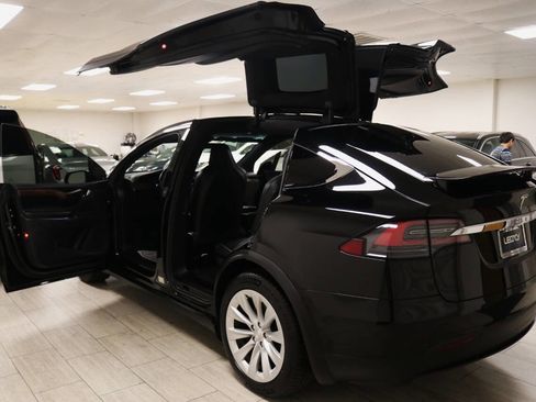 Used 2020 Tesla Model X image 10