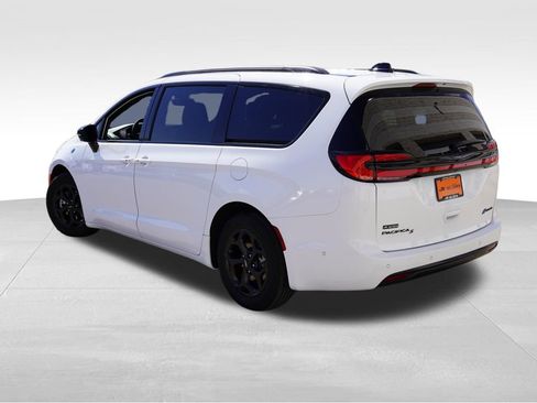 Certified 2024 Chrysler Pacifica Premium image 7