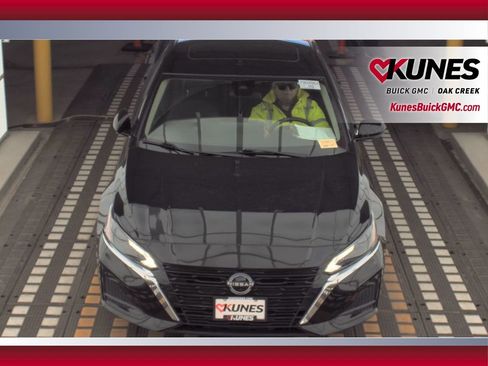 Used 2024 Nissan Altima 2.5 SL image 3