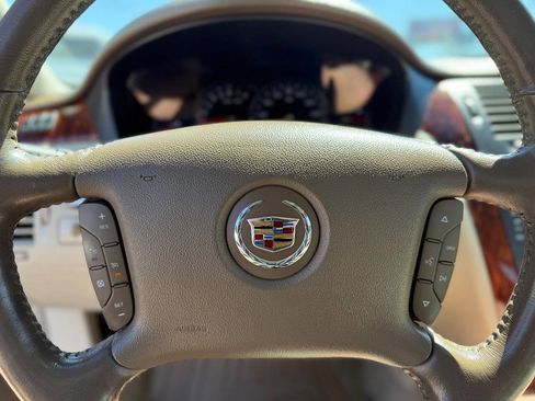 Used 2006 Cadillac DTS Luxury I w/ Sun And Sound Package image 29