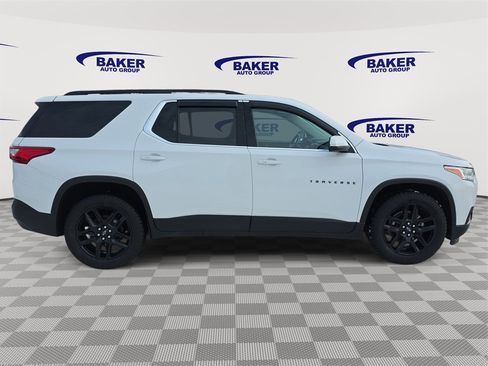 Used 2021 Chevrolet Traverse LT image 2