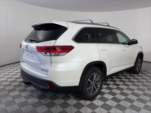 Used 2019 Toyota Highlander XLE AWD/4WD image 7
