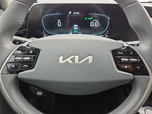 Used 2025 Kia Niro EX image 24