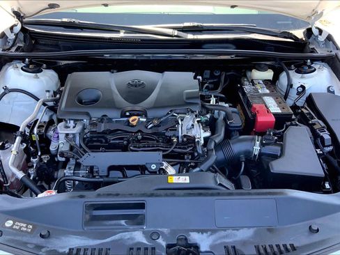 Used 2018 Toyota Camry XSE FWD image 31