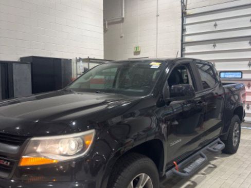 Used 2017 Chevrolet Colorado Z71 image 38