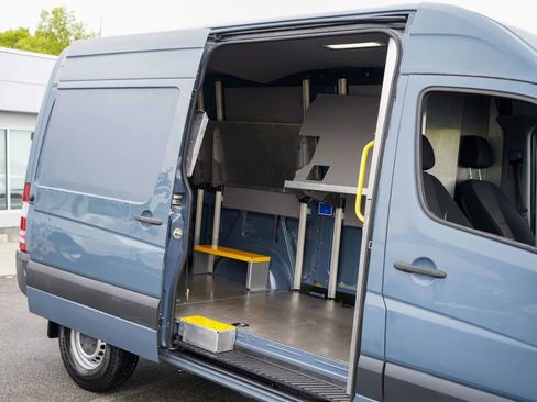Used 2018 Mercedes-Benz Sprinter 2500 image 16