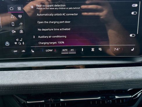 Certified 2025 Audi SQ6 e-tron Prestige AWD/4WD image 16