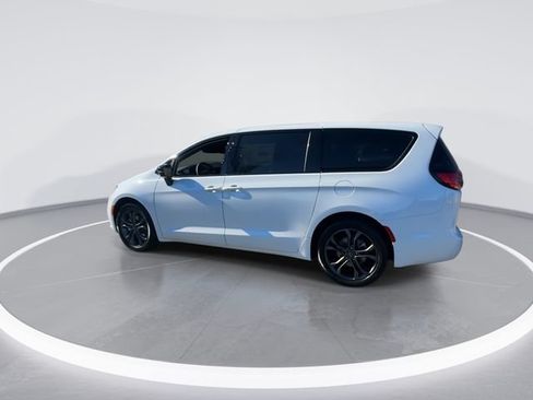New 2026 Chrysler Pacifica Select FWD image 6