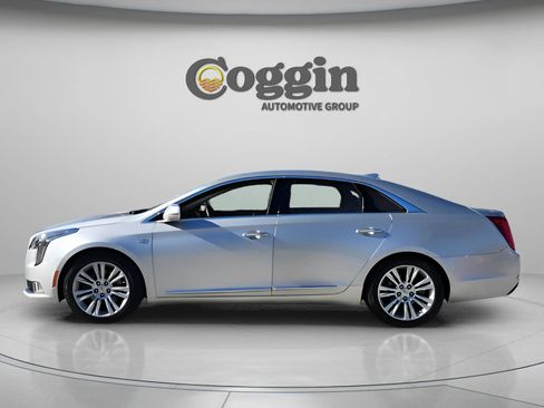 Used 2018 Cadillac XTS Luxury image 2