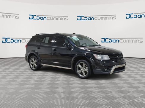 Used 2017 Dodge Journey Crossroad FWD image 2
