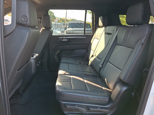 Used 2026 Chevrolet Suburban RST AWD/4WD image 18