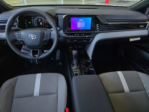 Used 2026 Toyota Camry SE FWD image 13
