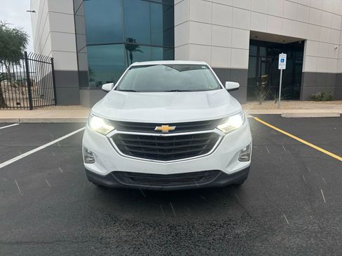 Used 2020 Chevrolet Equinox LT image 2