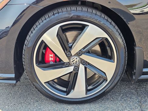 Used 2018 Volkswagen GTI SE w/ SE Leather Package FWD image 10