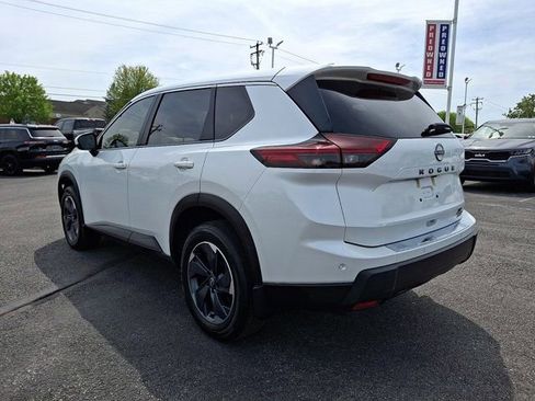 Used 2025 Nissan Rogue SV FWD image 4
