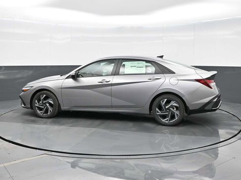 Certified 2025 Hyundai Elantra Sport image 5