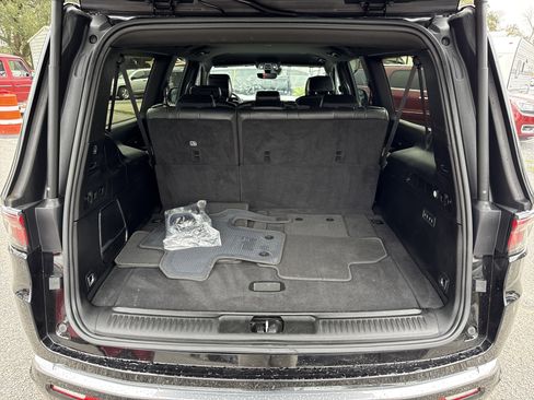 Used 2023 Jeep Wagoneer L Series III w/ Preferred Equipment Group image 38