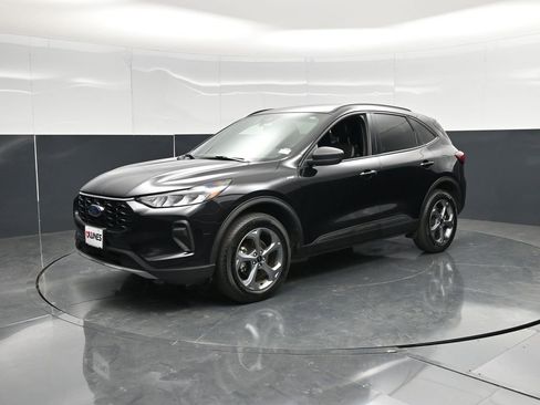 Certified 2025 Ford Escape ST-Line AWD/4WD image 5
