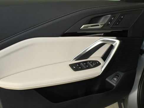 Used 2025 BMW X1 xDrive28i w/ Technology Package image 11