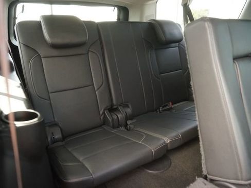 Used 2018 Chevrolet Suburban LT RWD image 15