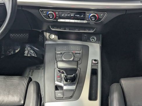 Used 2020 Audi Q5 2.0T Premium w/ Titanium Sport Package image 13