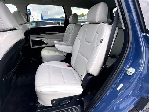 Used 2024 Kia Telluride S AWD/4WD image 14