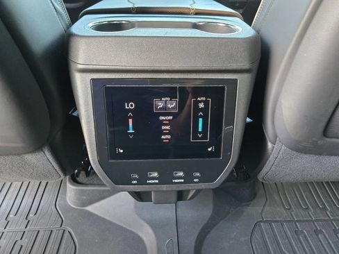 Used 2025 GMC Yukon Denali Ultimate AWD/4WD image 15