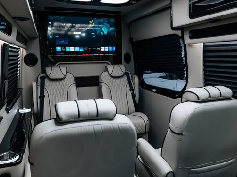 Used 2024 Mercedes-Benz Sprinter 3500 image 46