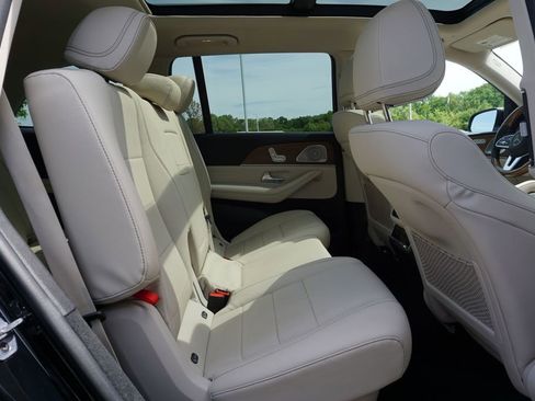 Used 2022 Mercedes-Benz GLS 450 4MATIC image 48