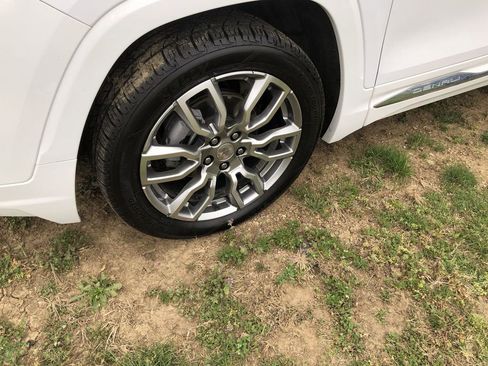 Used 2023 GMC Terrain Denali AWD/4WD image 2