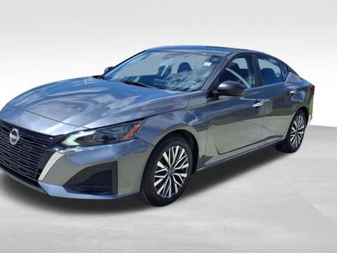 Used 2025 Nissan Altima 2.5 SV image 3