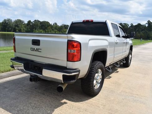 Used 2018 GMC Sierra 2500 SLE w/ Suspension Package, Off-Road AWD/4WD image 4