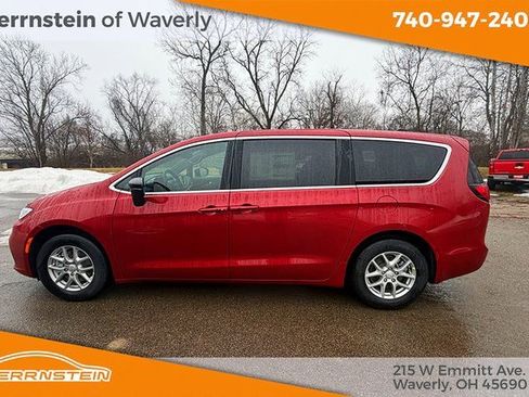 New 2026 Chrysler Pacifica Select image 4