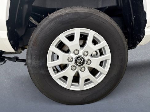 Used 2025 Toyota Tacoma SR image 21