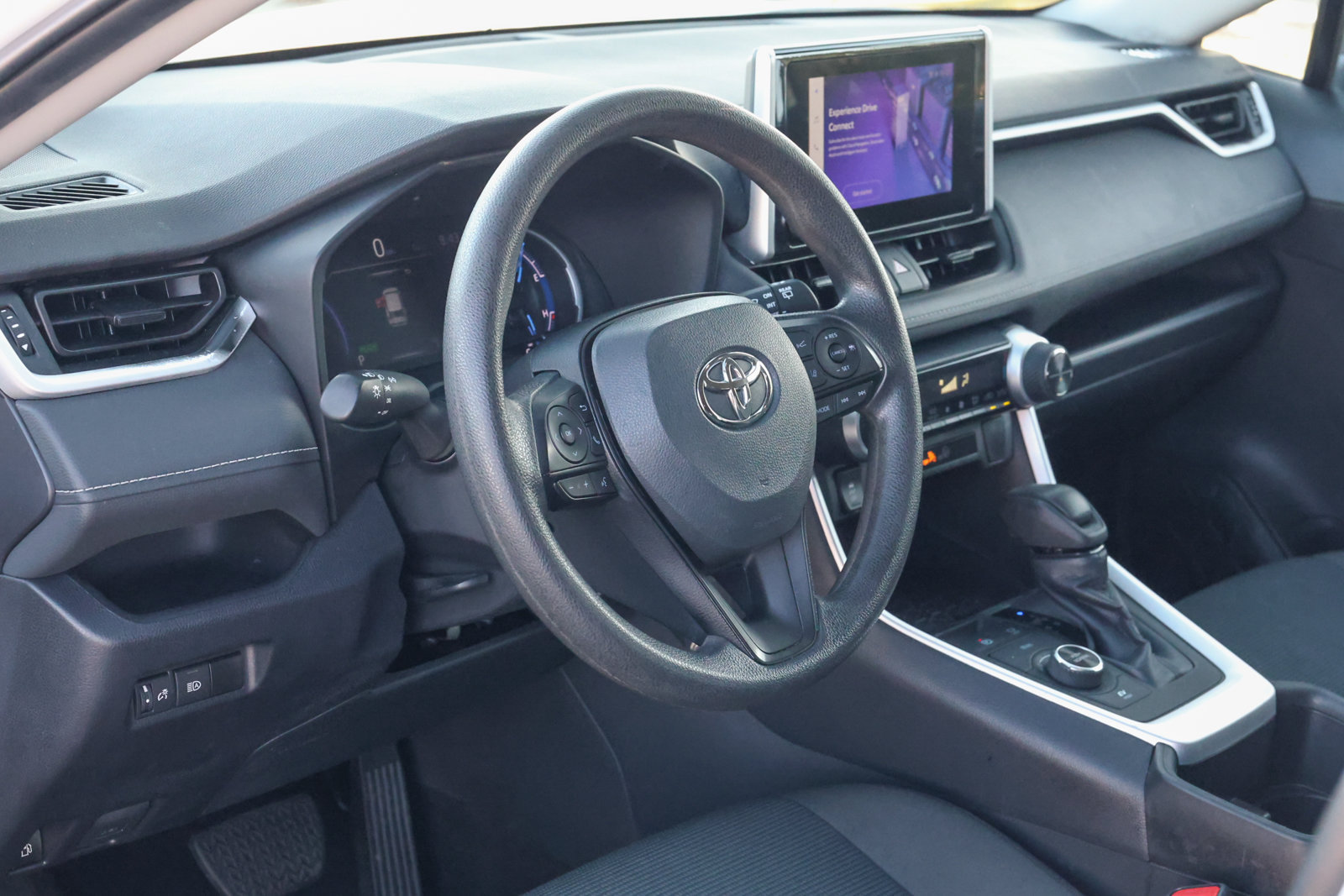 Used 2024 Toyota RAV4 LE AWD/4WD image 13