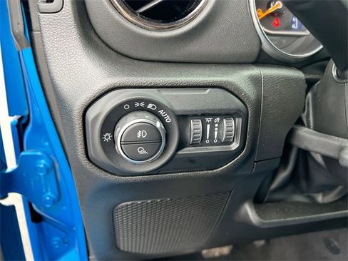 Used 2022 Jeep Gladiator Overland image 18