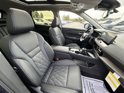 New 2026 Nissan Rogue Platinum w/ Platinum Premium Package image 25