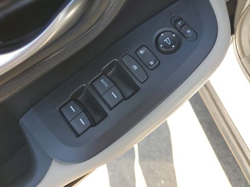 Used 2023 Honda HR-V LX image 24