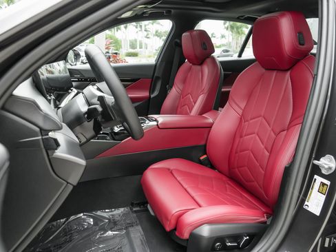 Used 2024 BMW 530i w/ M Sport Package image 6