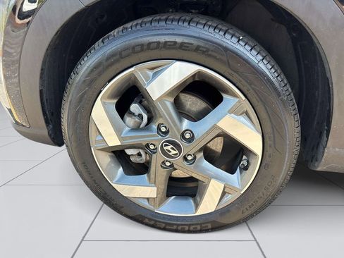 Used 2025 Hyundai Venue SEL FWD image 5