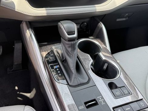 Used 2020 Toyota Highlander Limited FWD image 16