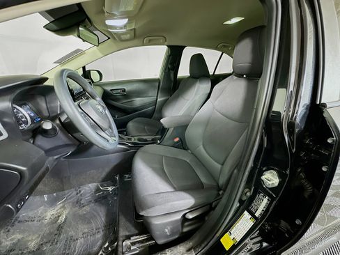Used 2022 Toyota Corolla LE image 11