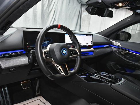 Used 2025 BMW i5 M60 w/ Executive Package image 26