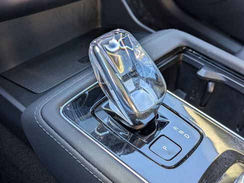 Used 2025 Volvo XC90 B6 Plus image 22