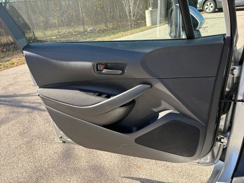 Used 2025 Toyota Corolla LE image 20