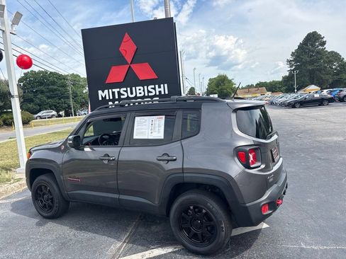 Used 2016 Jeep Renegade Trailhawk w/ Premium Trailhawk Package AWD/4WD image 5