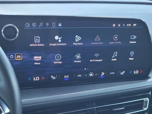 Used 2024 Chevrolet Traverse LT image 9