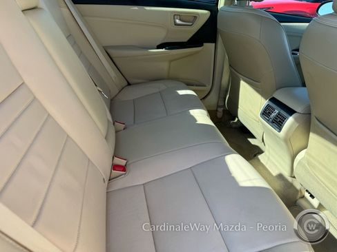 Used 2017 Toyota Camry XLE image 12