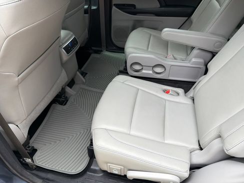 Used 2018 Toyota Highlander XLE FWD image 35
