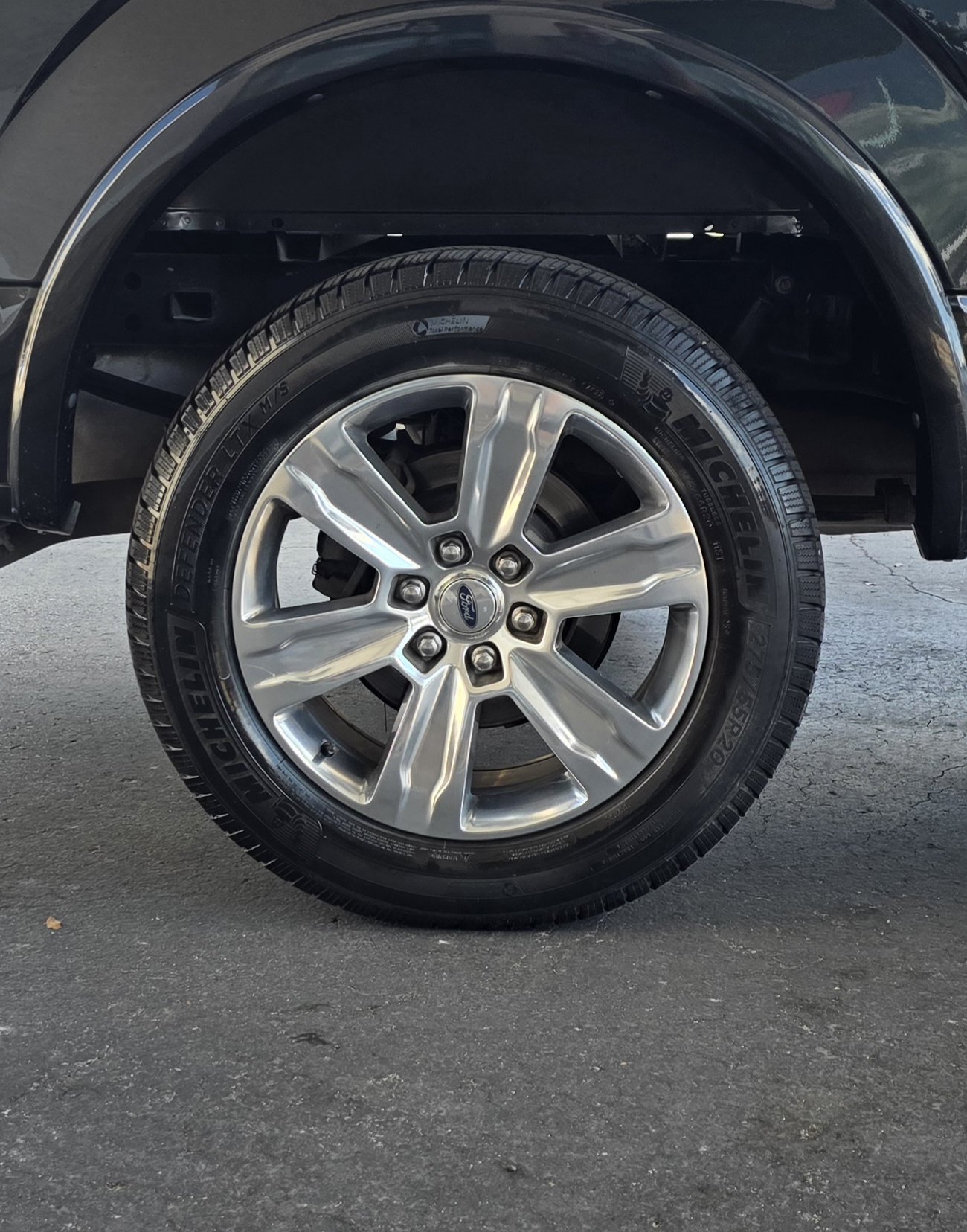 Used 2015 Ford F150 Platinum w/ Equipment Group 701A Luxury AWD/4WD image 35